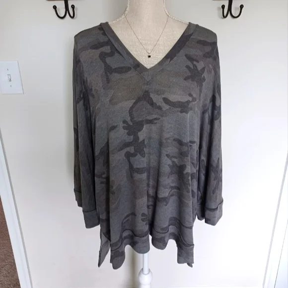 Camo Print 3/4 Dohlman Sleeve Oversized Top - Picture 6 of 12